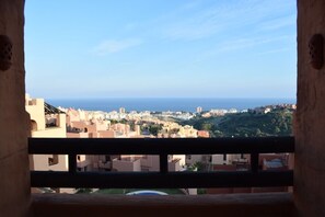 Property grounds - Cozy vacation apartment with fantastic sea views (San Luis de Sabinillas)
