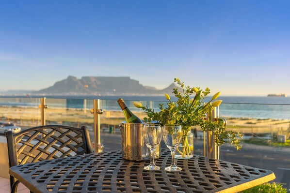 Outdoor dining - Sea Spray C101 - Three Bedroom Apartment, Sleeps 6 (Cape Town)