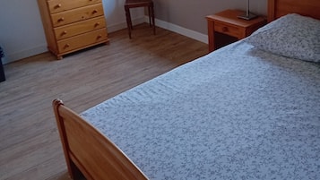 2 bedrooms, bed sheets