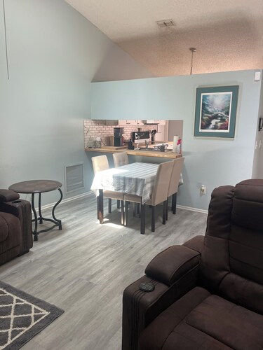 Charming 2-bedroom house with WiFi, AC in fabulous Deltona , Florida