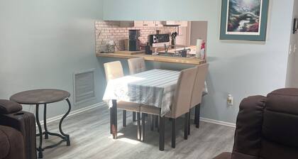 Charming 2-bedroom house with WiFi, AC in fabulous Deltona , Florida
