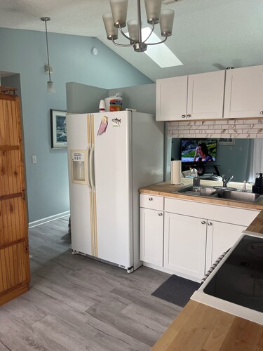 Charming 2-bedroom house with WiFi, AC in fabulous Deltona , Florida