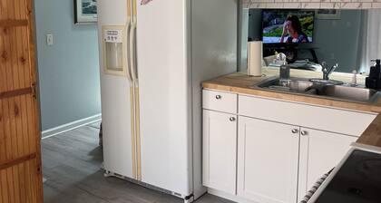 Charming 2-bedroom house with WiFi, AC in fabulous Deltona , Florida