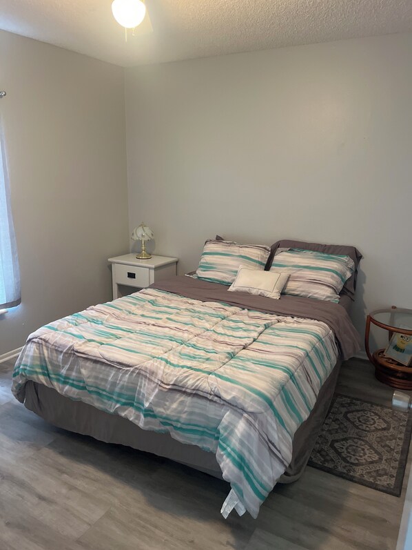 2 bedrooms, iron/ironing board, WiFi, bed sheets