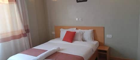 Wi-Fi de cortesia, roupa de cama