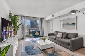 Smart TV - Enjoy Brickell Livin: 2-BR Retreat W/ Free Parking (Miami)