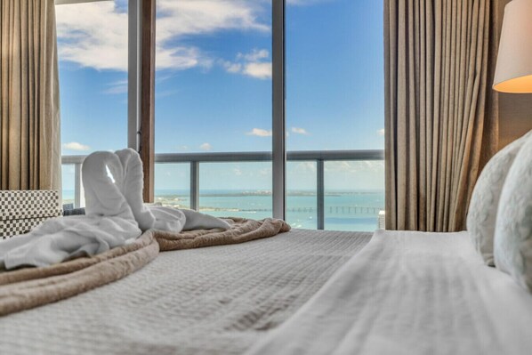 2 Schlafzimmer, Schreibtisch, Bügeleisen/Bügelbrett, Reisekinderbett