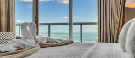 2 Schlafzimmer, Schreibtisch, Bügeleisen/Bügelbrett, Reisekinderbett