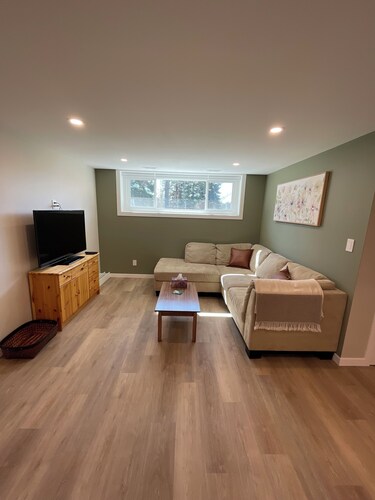 The Suite on Paradise Hill, fully furnished basement suite