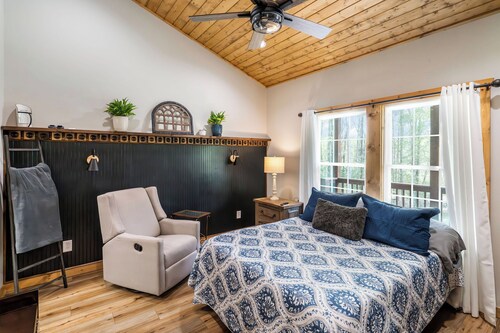 Cabin 4, the delightful Happy Cabin in the heart of Moravian Falls, NC