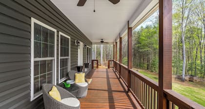 Cabin 4, the delightful Happy Cabin in the heart of Moravian Falls, NC