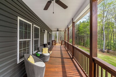 Cabin 4, the delightful Happy Cabin in the heart of Moravian Falls, NC