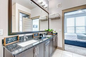 Douche, sèche-cheveux