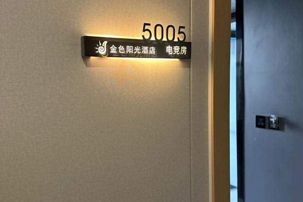 A wall-mounted sign with the number 5005 and text indicating a hotel and an electric room.