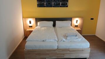 Comfort Double Room, Private Bathroom, Park View | Room amenity