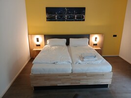 Comfort Double Room, Private Bathroom, Park View | Room amenity