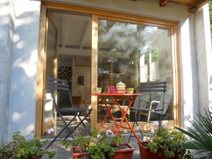 تناول الطعام بالخارج