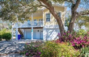 Exterior - Coastal Comfort - 4BR Beach Getaway w/ Public Boat Access & Modern Perks (Carolina Beach)