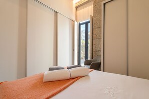 2 chambres, bureau, fer et planche à repasser, accès Internet