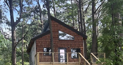 KOOPERS LANDING TREEHOUSE-Brand New build! Casino, Wine trails, National Parks