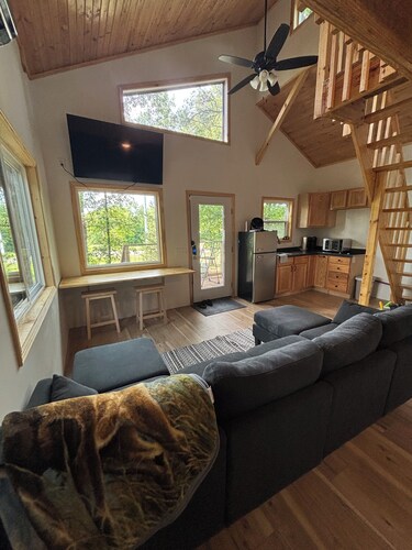 KOOPERS LANDING TREEHOUSE-Brand New build! Casino, Wine trails, National Parks