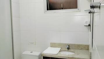 Quarto básico | Banheiro