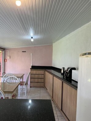 Shared kitchen - Pousada Essência Plátanos  (Gramado)