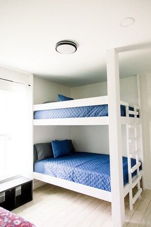 4 bedrooms, desk, iron/ironing board, travel crib