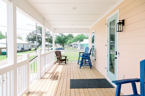 Coral Cottage, new beach house w/heated pool