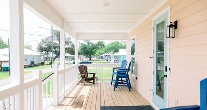Coral Cottage, new beach house w/heated pool
