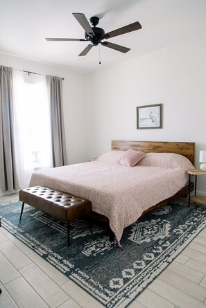 4 bedrooms, desk, iron/ironing board, travel crib