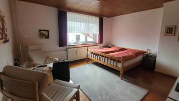 2 dormitorios, tabla de planchar con plancha, wifi y ropa de cama