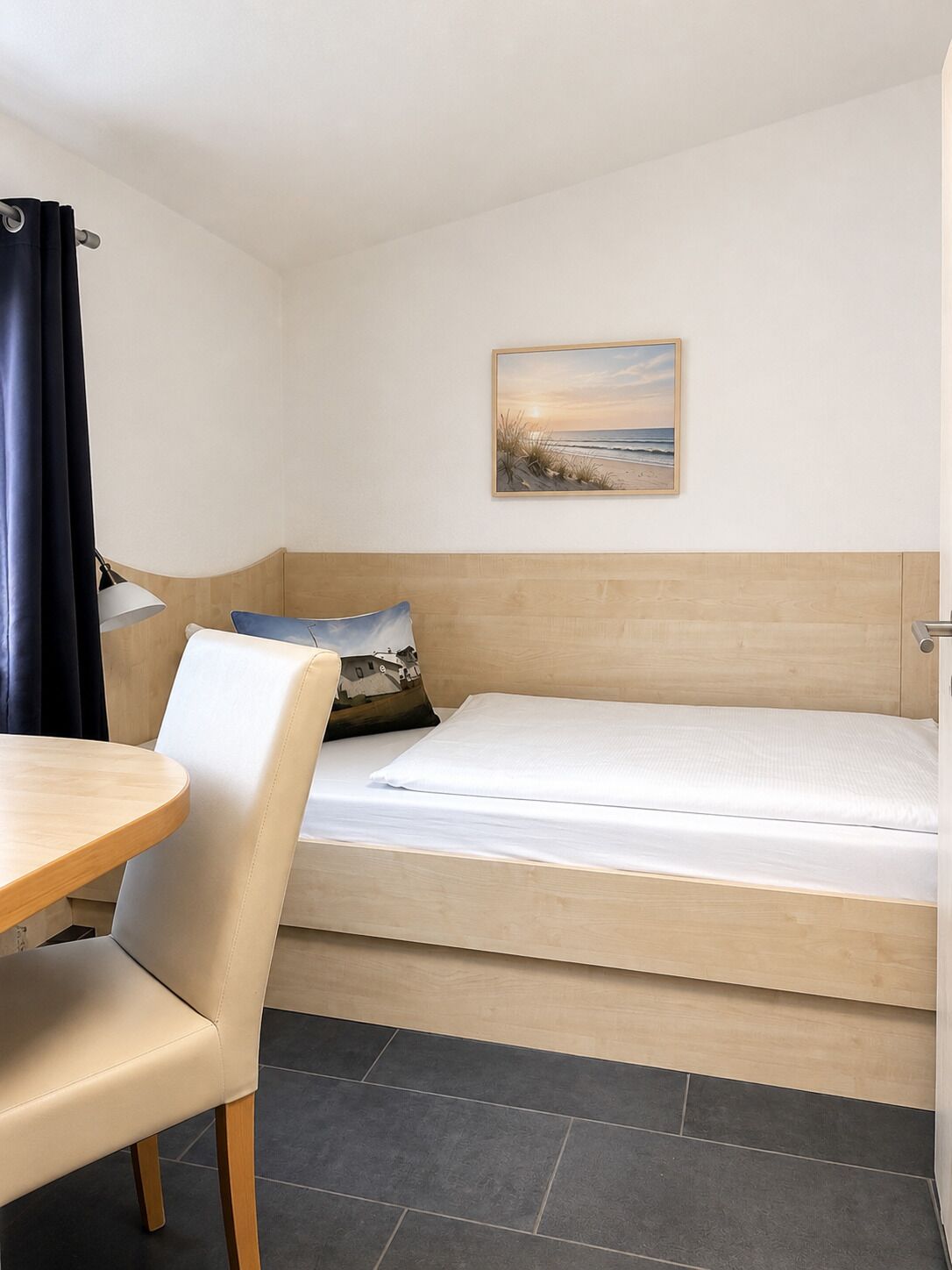 Chambre Simple | Décoration personnalisée, ameublement personnalisé, bureau