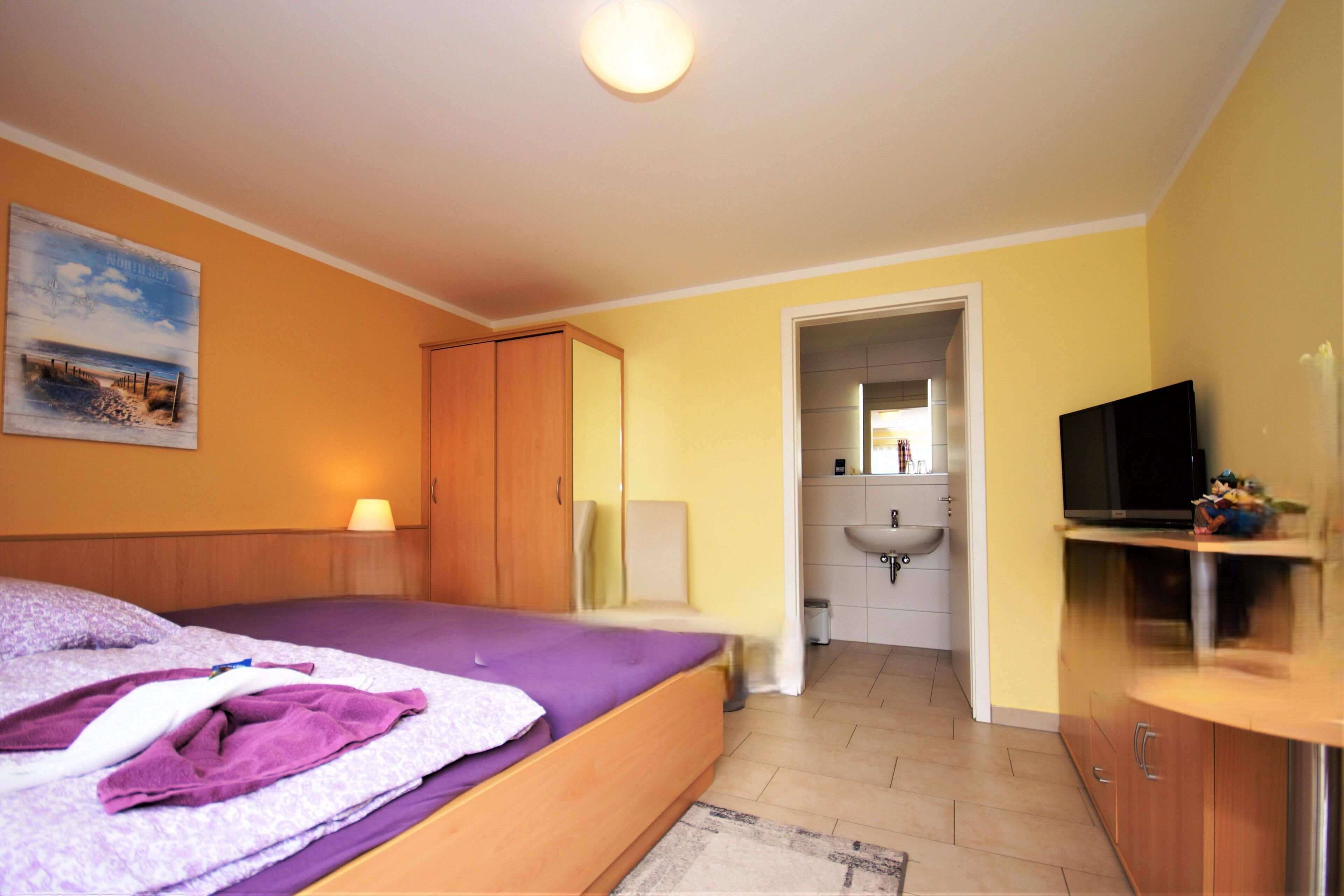 Habitaci ó familiar | Decoració individual, mobiliari individual, escriptori i wifi gratuïta 