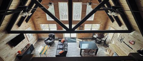 Smart TV, fireplace, books, stereo