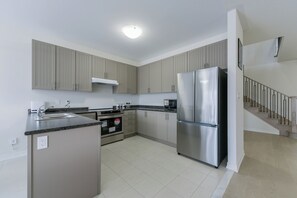 Fridge, oven, stovetop, electric kettle
