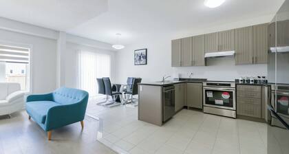 Spacious 4-bedroom Detached house for 10 Guests near Falls, Thorold