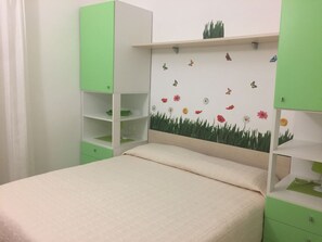 1 bedroom, desk, bed sheets