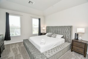 4 makuuhuonetta, silitysrauta/-lauta, Wi-Fi, vuodevaatteet