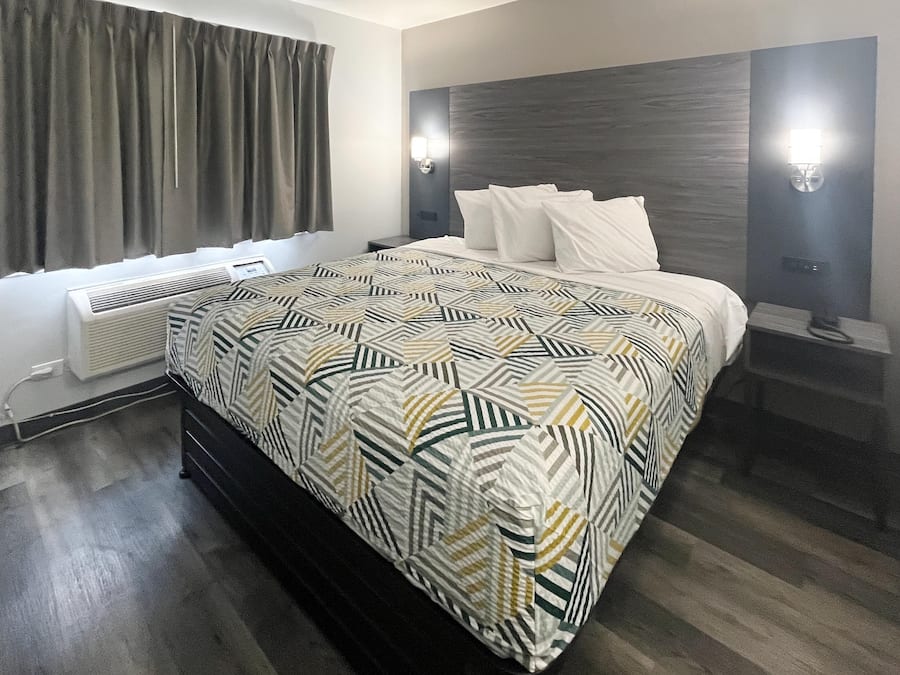 Free WiFi, bed sheets