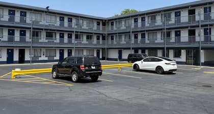 Motel 6 - Chicago, IL