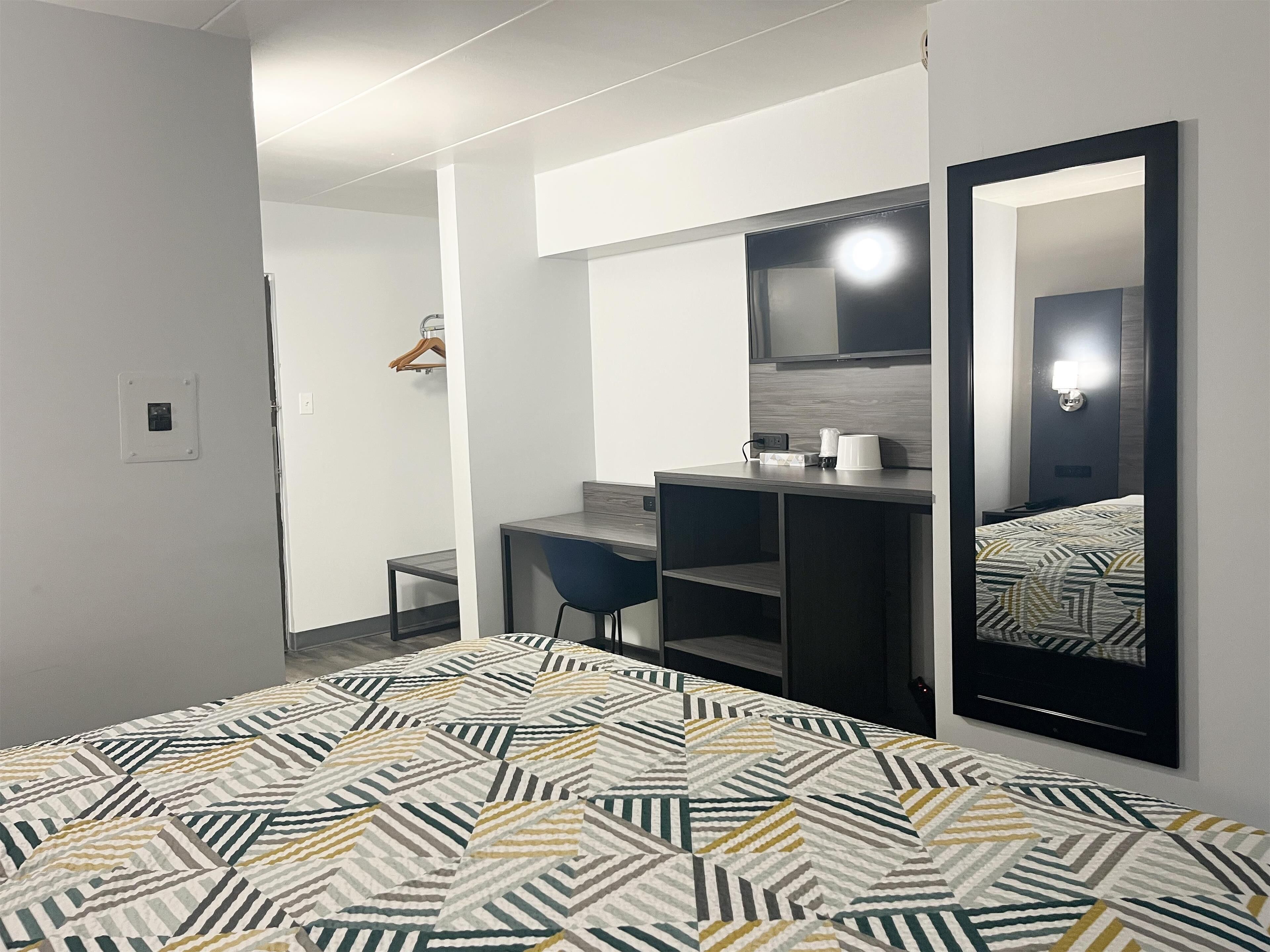 Photo - Motel 6 Chicago, IL - Halsted