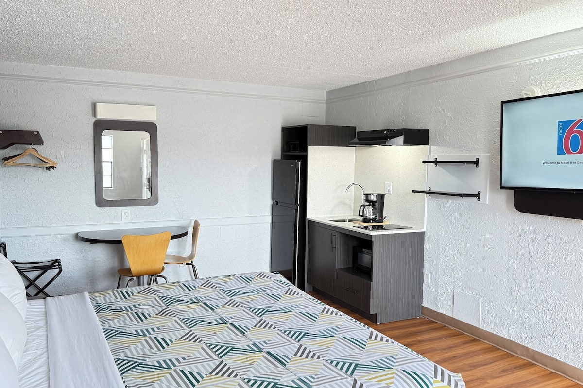 Egyptian cotton sheets, premium bedding, iron/ironing board, free WiFi