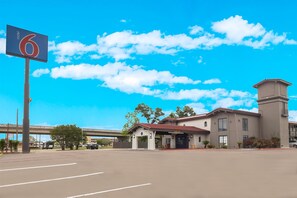 Exterior - Studio 6 - Beaumont, TX (Beaumont)