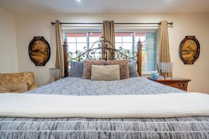 5 bedrooms, desk, iron/ironing board, free WiFi