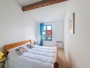2 Schlafzimmer, Bügeleisen/Bügelbrett