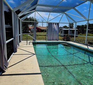 حمّام سباحة خارجي