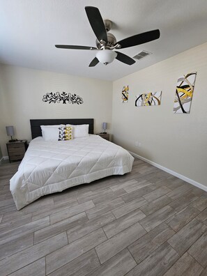 3 habitaciones, tabla de planchar con plancha, wifi y ropa de cama 