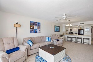 Condo, 1 King Bed with Sofa bed (Pelican Watch #602) | Living area