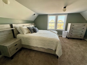 1 bedroom, desk, iron/ironing board, free WiFi - The Blue Jay - Cozy 1-bedroom house in Virginia with WiFi, sleeps 4 (Virginia)